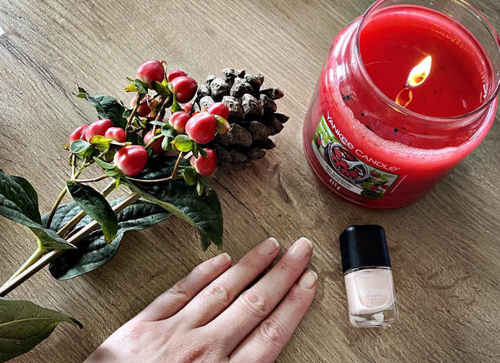 How to use a French manicure pen?