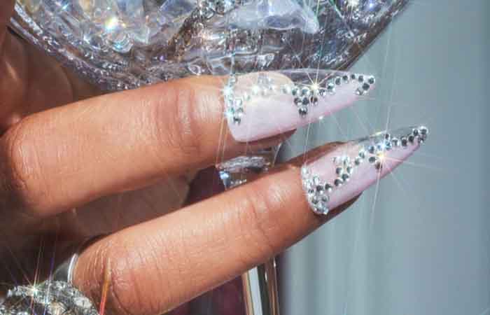 Turn your nails into jewelry